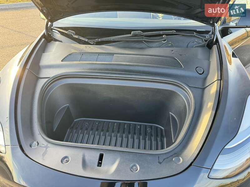 Внедорожник / Кроссовер Tesla Model Y 2020 в Ровно