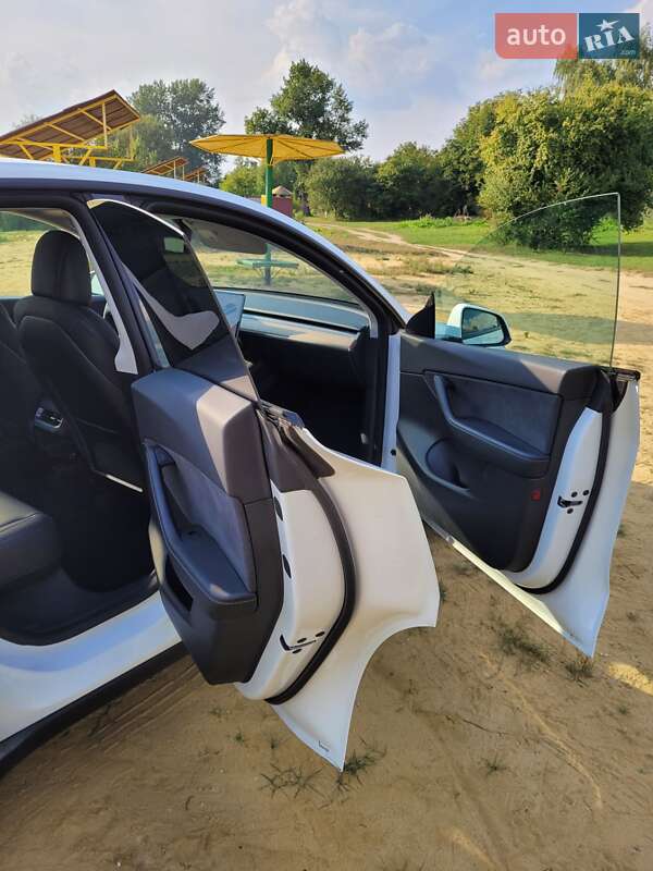 Позашляховик / Кросовер Tesla Model Y 2021 в Рівному