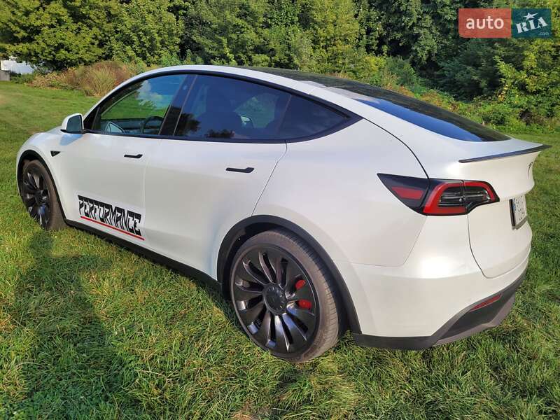 Позашляховик / Кросовер Tesla Model Y 2021 в Рівному