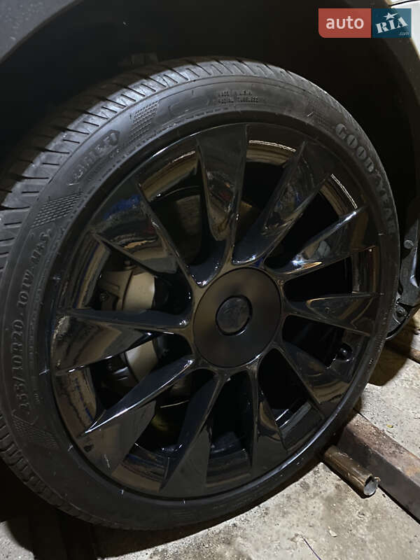 Позашляховик / Кросовер Tesla Model Y 2022 в Запоріжжі