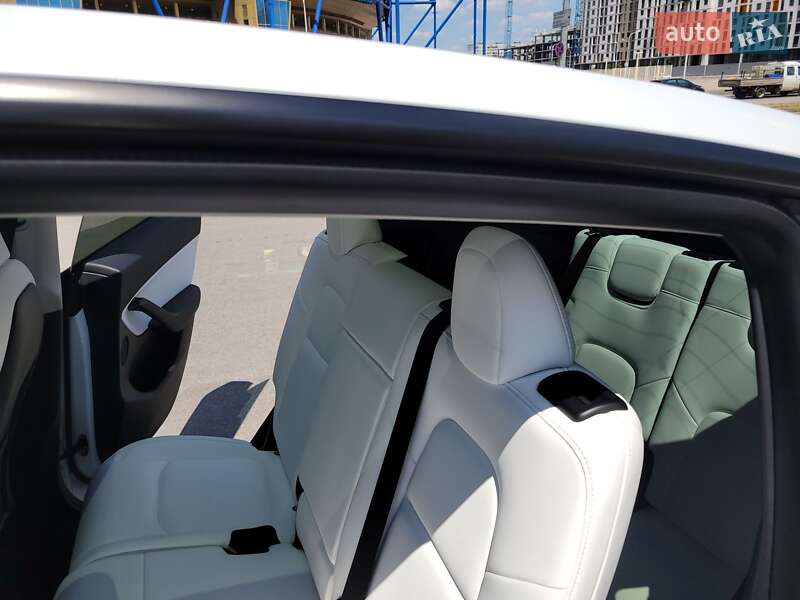 Позашляховик / Кросовер Tesla Model Y 2021 в Харкові
