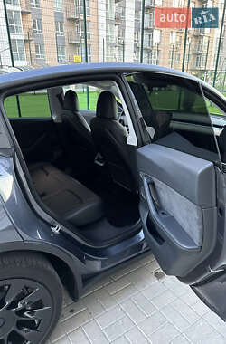 Внедорожник / Кроссовер Tesla Model Y 2021 в 