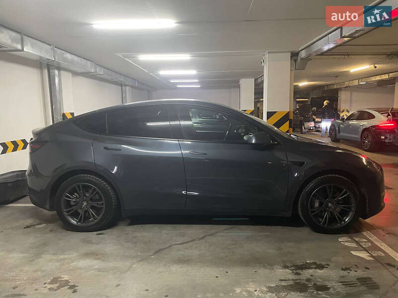 Внедорожник / Кроссовер Tesla Model Y 2021 в Киеве