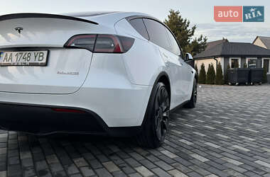 Внедорожник / Кроссовер Tesla Model Y 2022 в Киеве