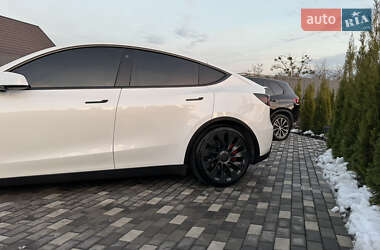 Внедорожник / Кроссовер Tesla Model Y 2022 в Киеве