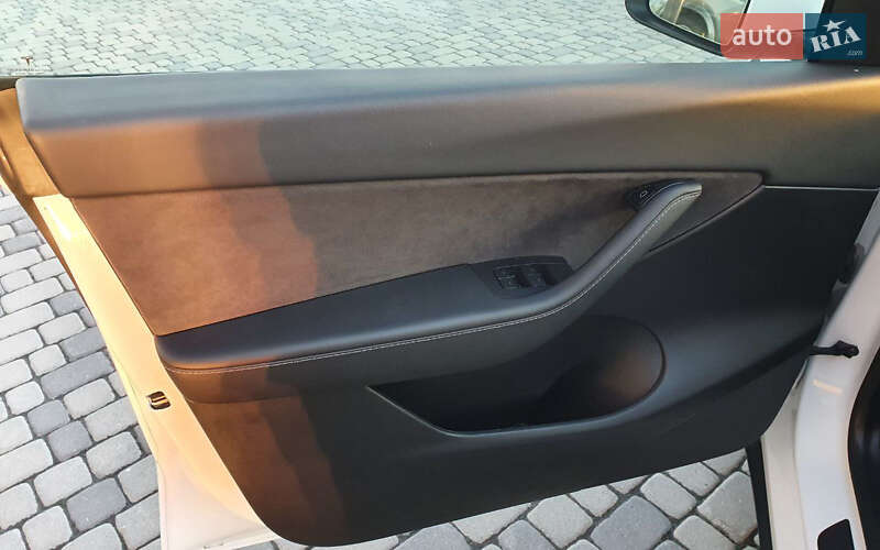 Внедорожник / Кроссовер Tesla Model Y 2021 в Мукачево