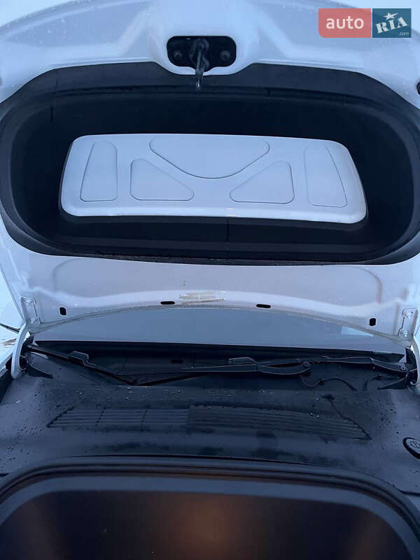 Внедорожник / Кроссовер Tesla Model Y 2020 в Косове