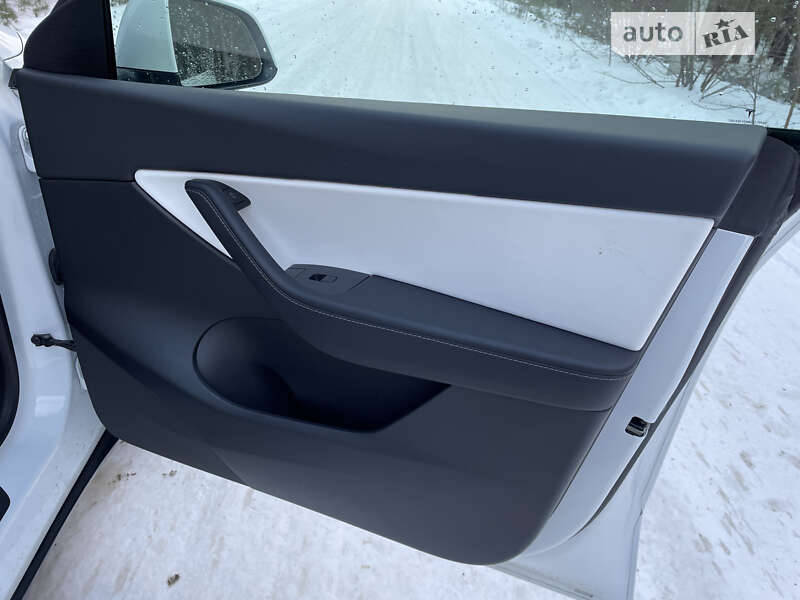 Внедорожник / Кроссовер Tesla Model Y 2021 в Ровно