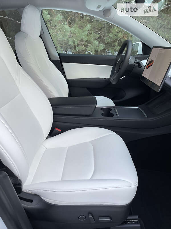 Внедорожник / Кроссовер Tesla Model Y 2021 в Ровно