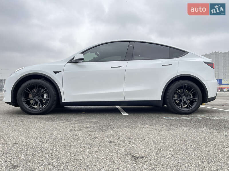 Внедорожник / Кроссовер Tesla Model Y 2020 в Киеве