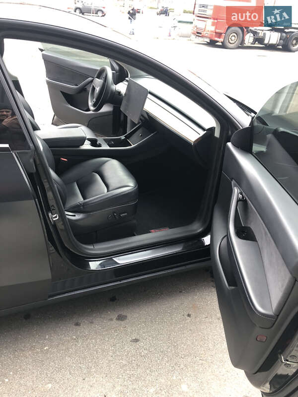 Позашляховик / Кросовер Tesla Model Y 2020 в Харкові