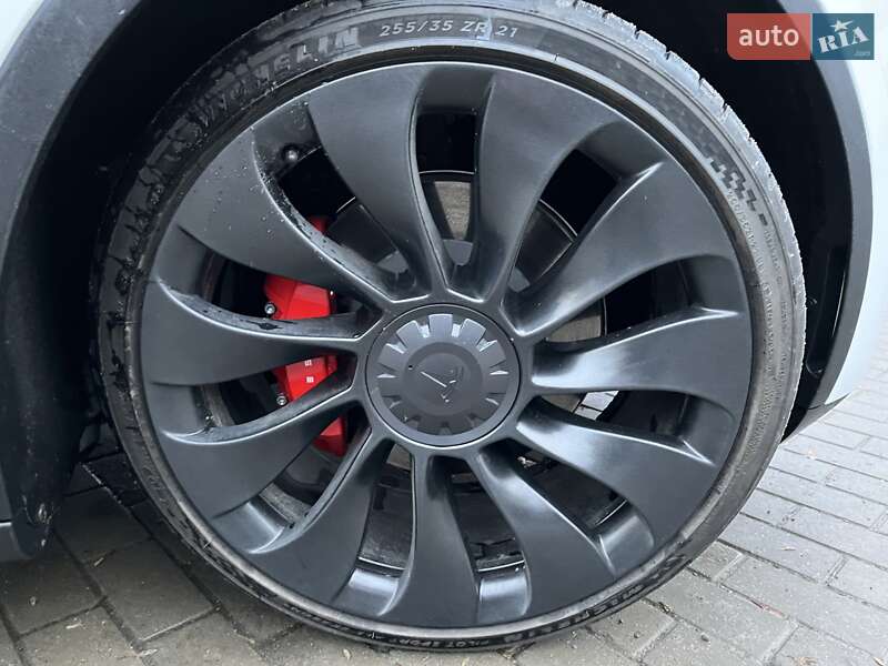 Внедорожник / Кроссовер Tesla Model Y 2023 в Ровно