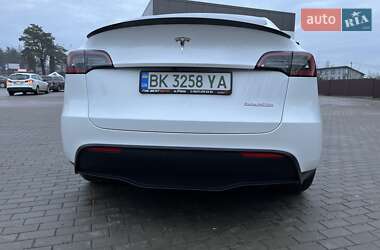 Внедорожник / Кроссовер Tesla Model Y 2023 в Ровно