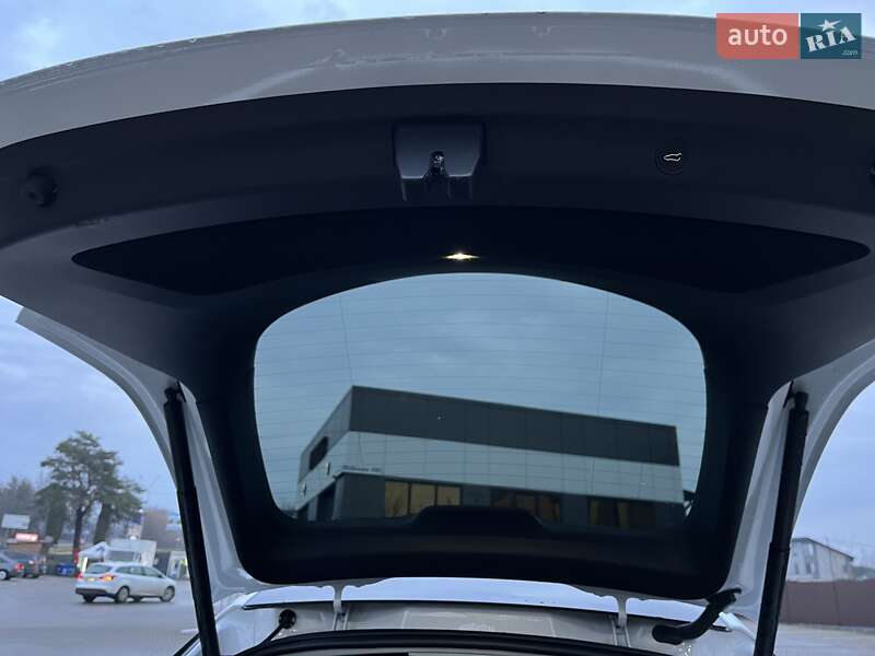 Внедорожник / Кроссовер Tesla Model Y 2023 в Ровно