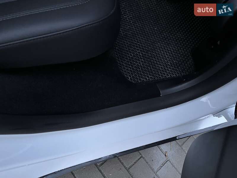 Внедорожник / Кроссовер Tesla Model Y 2023 в Ровно