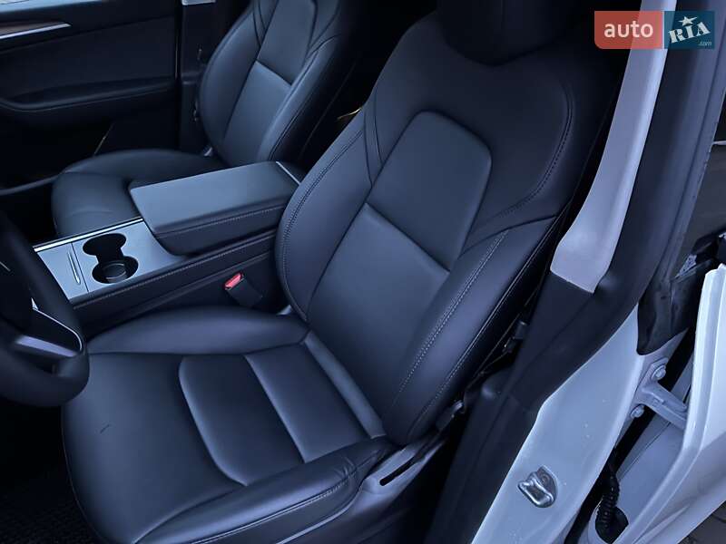 Внедорожник / Кроссовер Tesla Model Y 2023 в Ровно