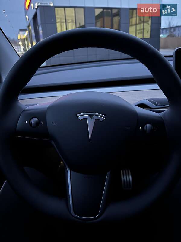 Внедорожник / Кроссовер Tesla Model Y 2023 в Ровно
