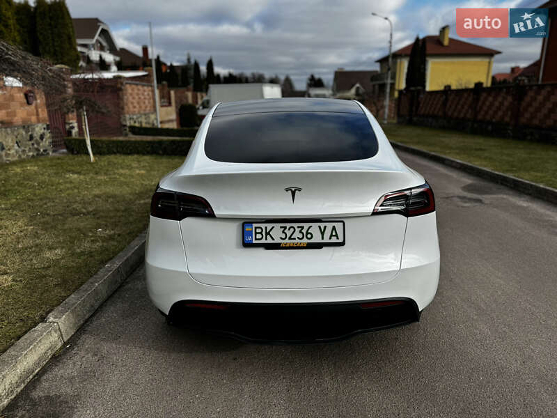 Внедорожник / Кроссовер Tesla Model Y 2023 в Ровно