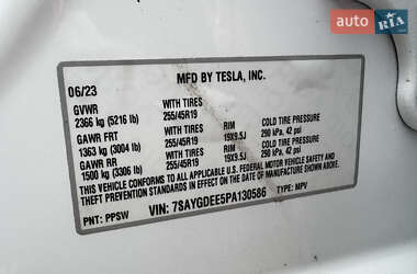 Позашляховик / Кросовер Tesla Model Y 2023 в 