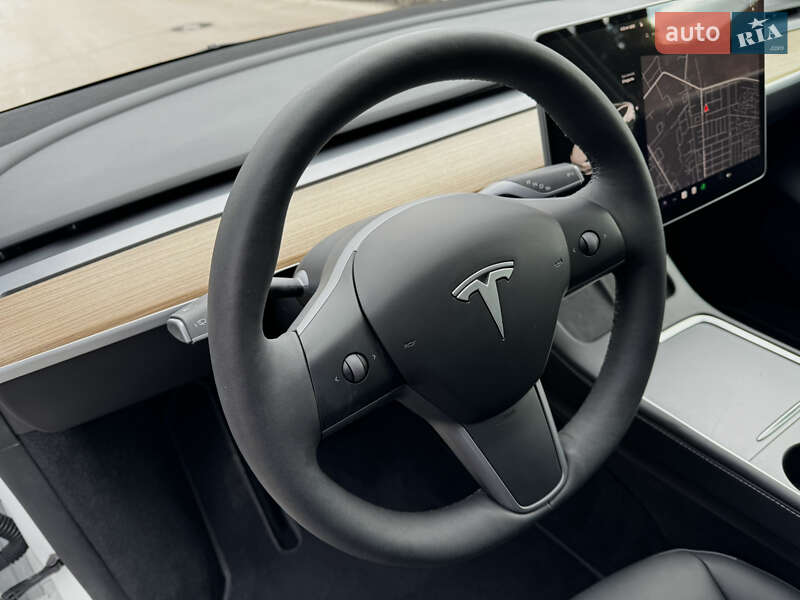 Внедорожник / Кроссовер Tesla Model Y 2023 в Ровно