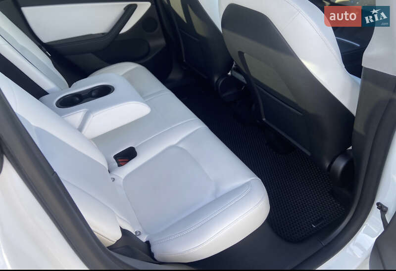 Позашляховик / Кросовер Tesla Model Y 2021 в Самарі