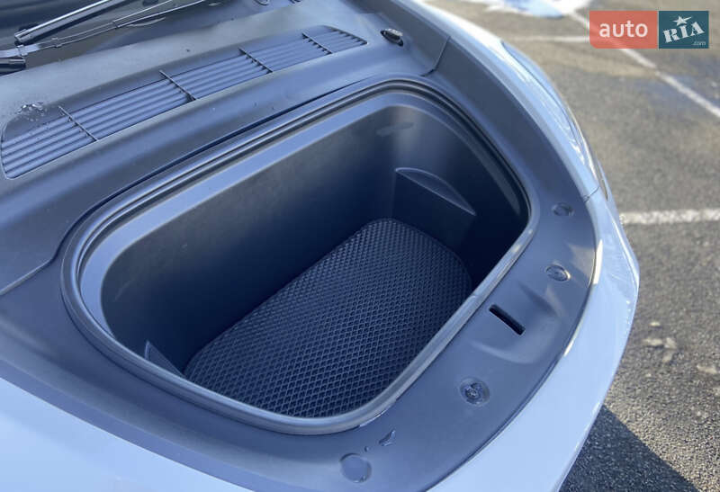 Позашляховик / Кросовер Tesla Model Y 2021 в Новомосковську
