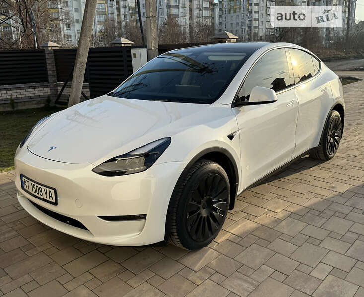 Tesla Model Y 2023