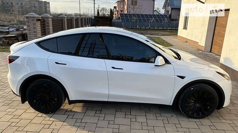 Внедорожник / Кроссовер Tesla Model Y 2023 в Ивано-Франковске