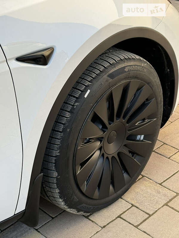 Внедорожник / Кроссовер Tesla Model Y 2023 в Ивано-Франковске
