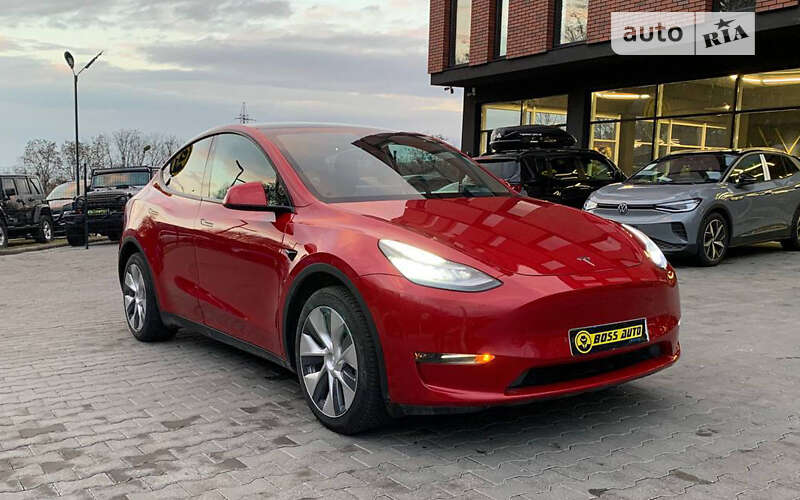Позашляховик / Кросовер Tesla Model Y 2020 в Чернівцях