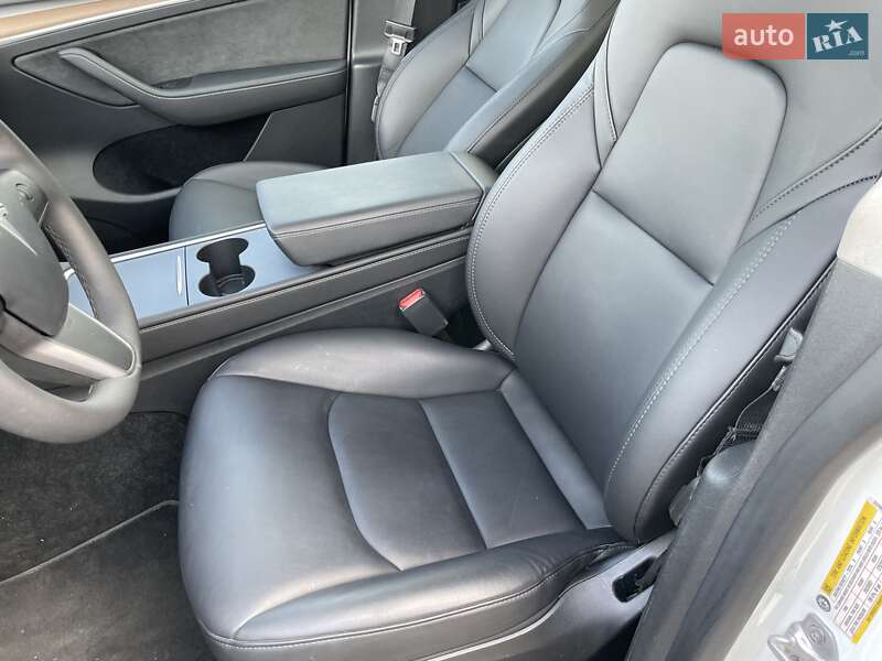 Внедорожник / Кроссовер Tesla Model Y 2023 в Киеве