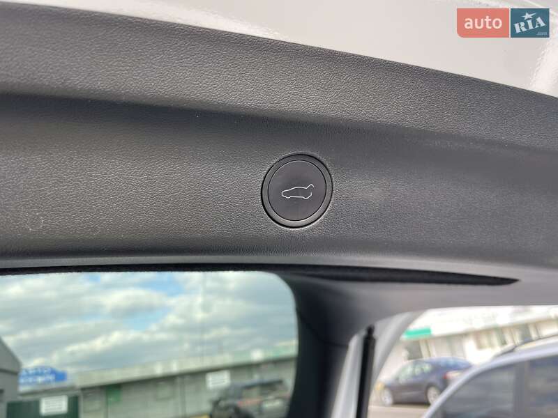 Внедорожник / Кроссовер Tesla Model Y 2023 в Киеве