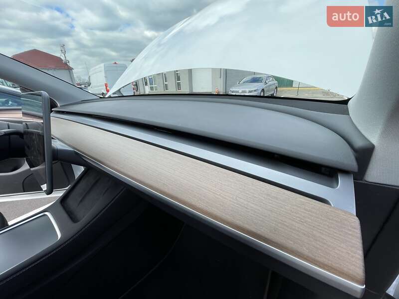 Внедорожник / Кроссовер Tesla Model Y 2023 в Киеве