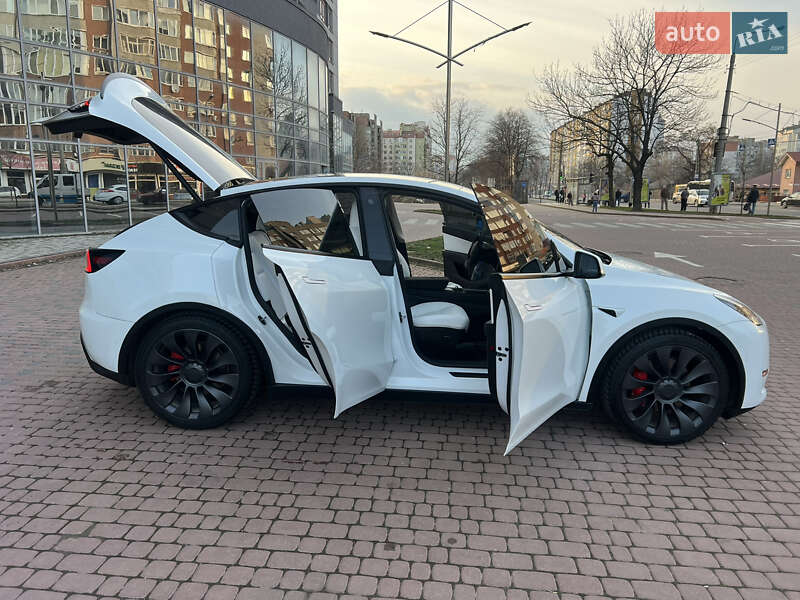 Внедорожник / Кроссовер Tesla Model Y 2022 в Ивано-Франковске