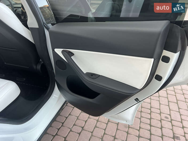 Внедорожник / Кроссовер Tesla Model Y 2022 в Ивано-Франковске