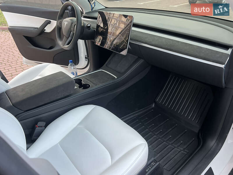 Внедорожник / Кроссовер Tesla Model Y 2022 в Ивано-Франковске