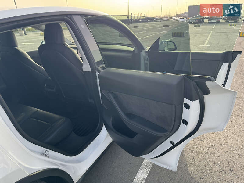 Позашляховик / Кросовер Tesla Model Y 2022 в Львові