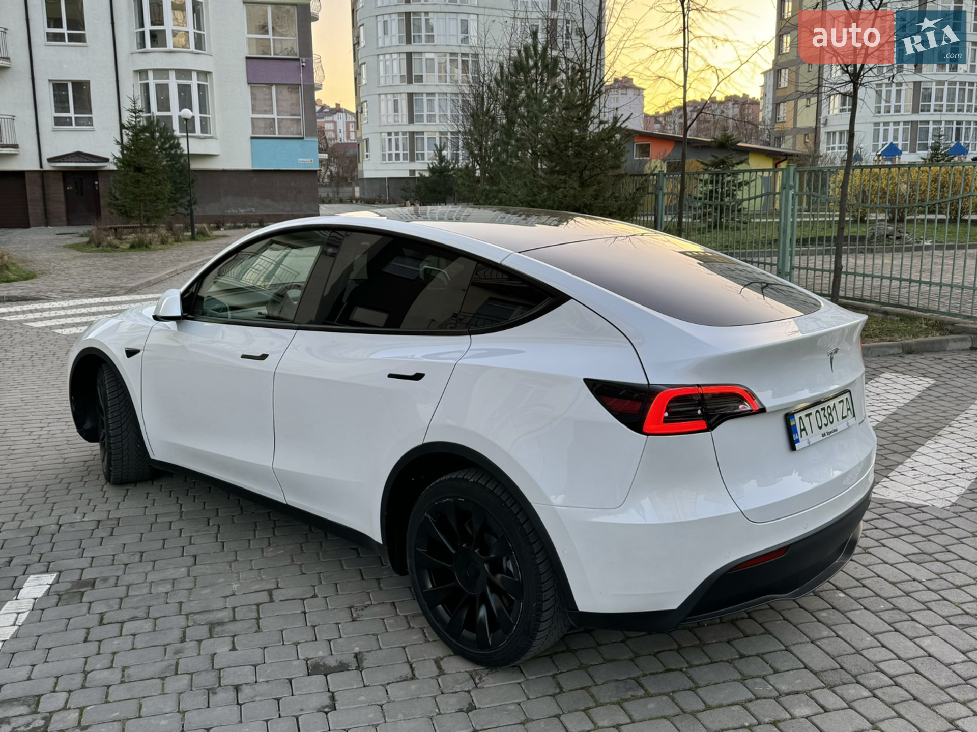 2022 Tesla Model Y - мініатюра 3