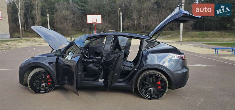Позашляховик / Кросовер Tesla Model Y 2021 в Харкові