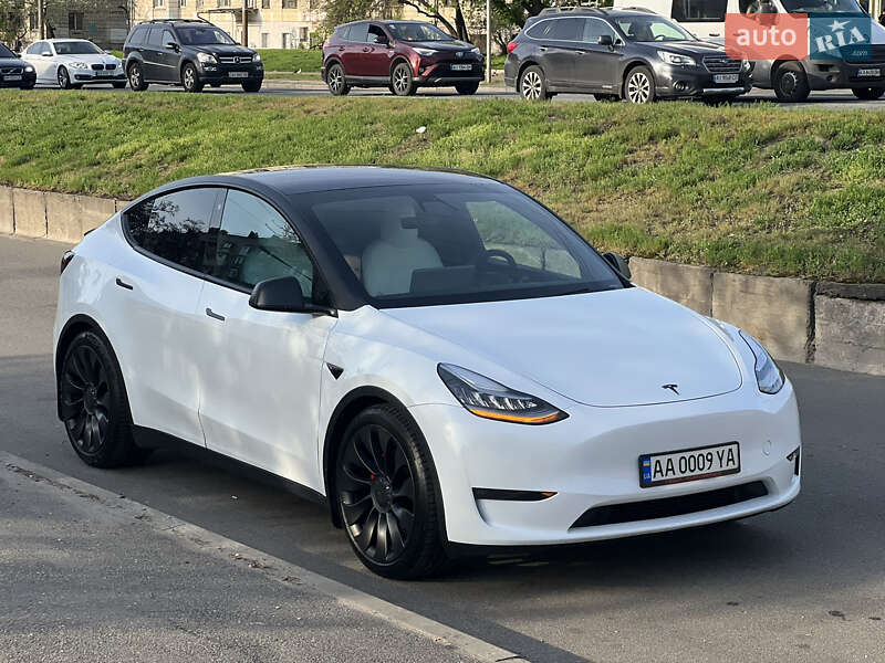 Внедорожник / Кроссовер Tesla Model Y 2020 в Киеве