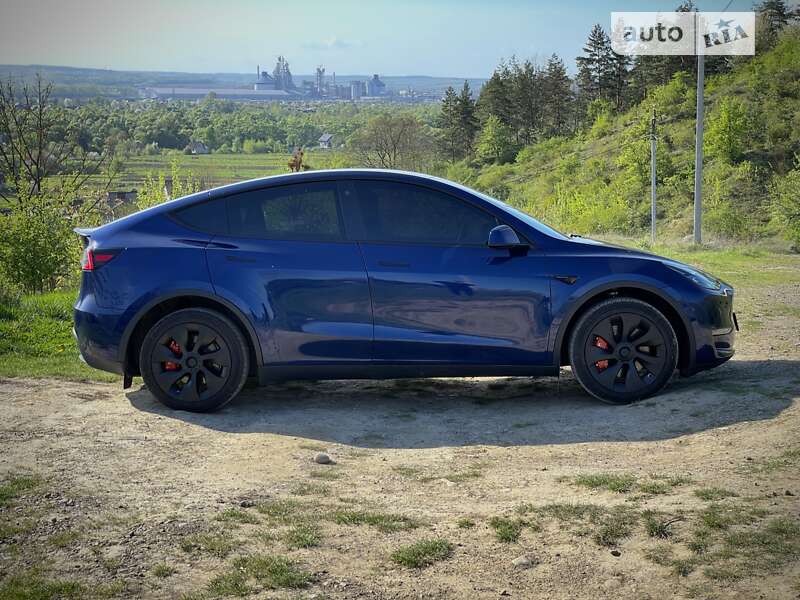 Позашляховик / Кросовер Tesla Model Y 2023 в Івано-Франківську