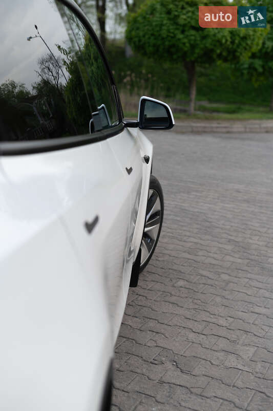 Внедорожник / Кроссовер Tesla Model Y 2023 в Днепре