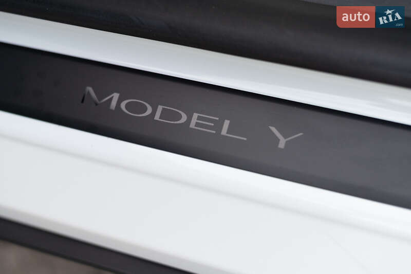 Внедорожник / Кроссовер Tesla Model Y 2023 в Днепре