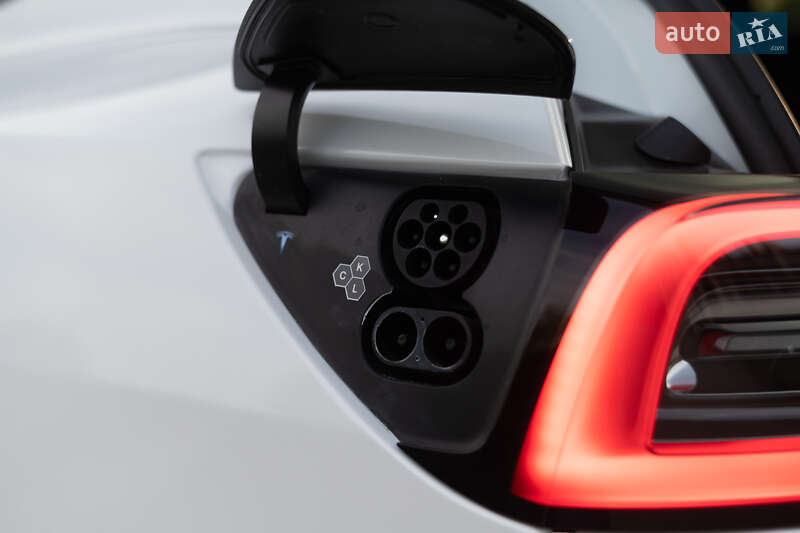 Внедорожник / Кроссовер Tesla Model Y 2023 в Днепре