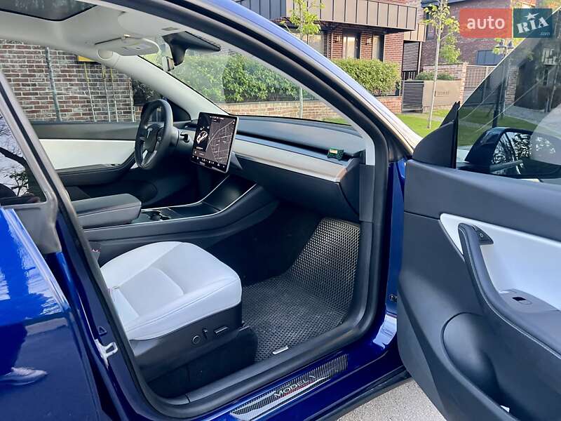 Позашляховик / Кросовер Tesla Model Y 2020 в Києві