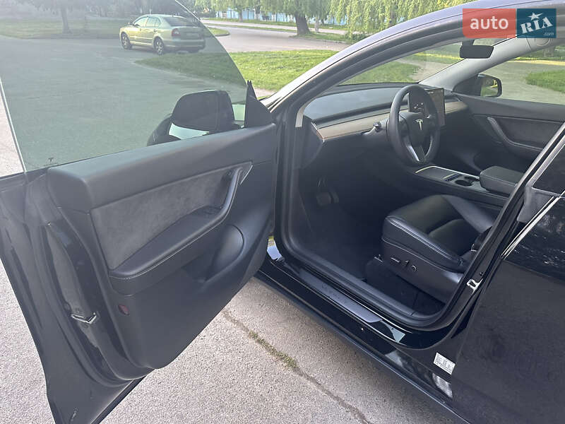 Внедорожник / Кроссовер Tesla Model Y 2021 в Киеве