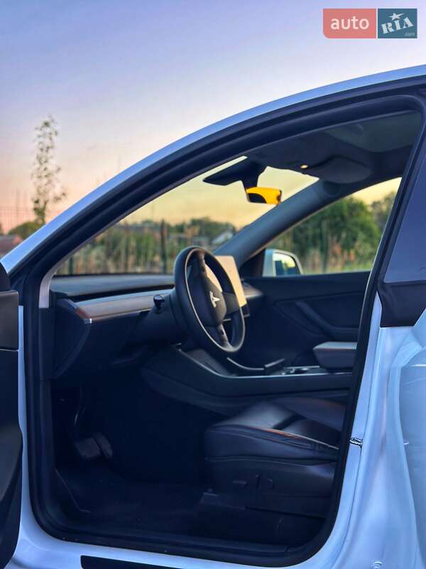 Внедорожник / Кроссовер Tesla Model Y 2020 в Днепре