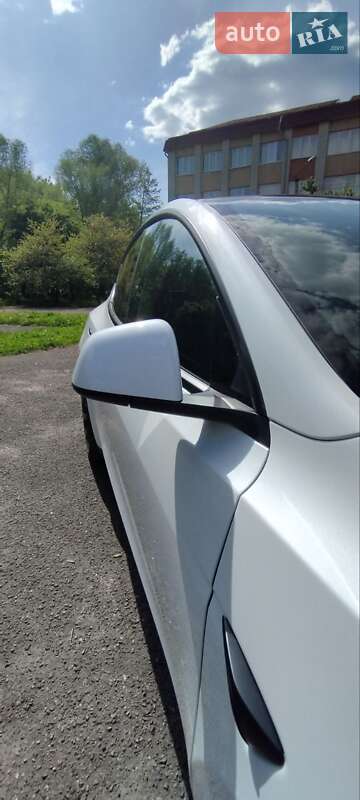 Внедорожник / Кроссовер Tesla Model Y 2023 в Львове