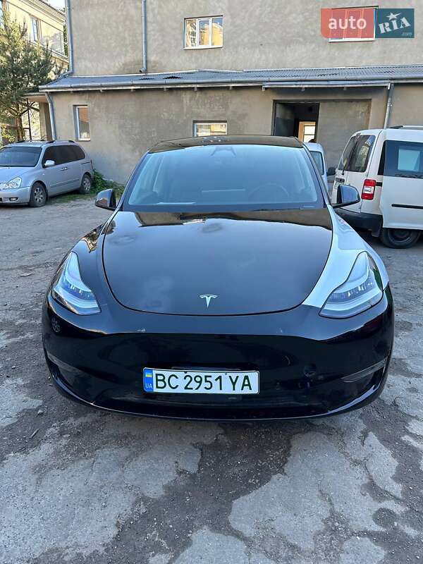 Tesla Model Y 2022