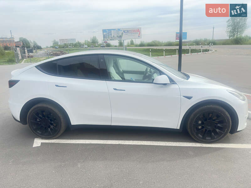 Позашляховик / Кросовер Tesla Model Y 2021 в Львові